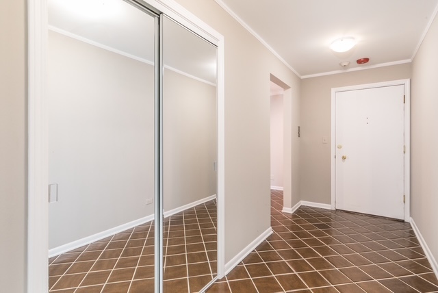 2400 WINDSOR MALL #2H, Park Ridge, IL 60068