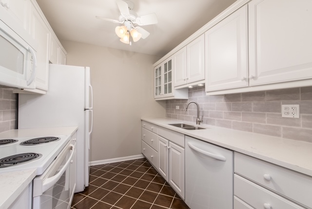 2400 WINDSOR MALL #2H, Park Ridge, IL 60068