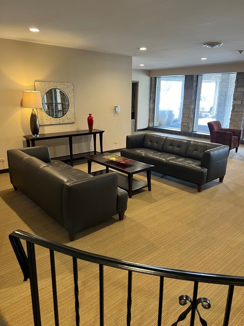 2400 WINDSOR MALL #2H, Park Ridge, IL 60068