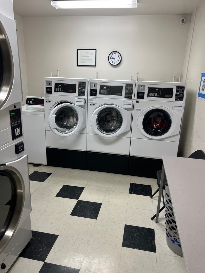 2400 WINDSOR MALL #2H, Park Ridge, IL 60068