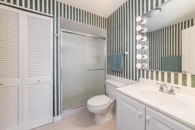 2400 WINDSOR MALL #2H, Park Ridge, IL 60068