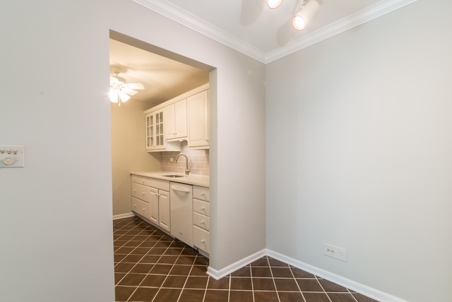 2400 WINDSOR MALL #2H, Park Ridge, IL 60068