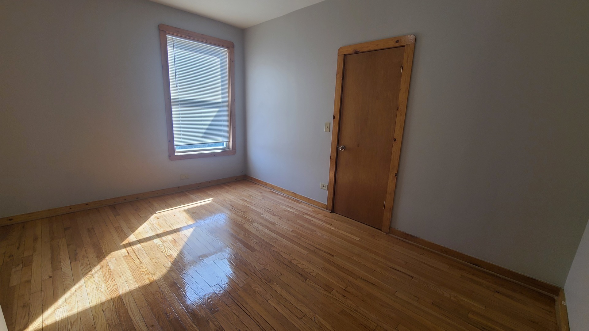 1409 E 69th Place #2, Chicago, IL 60637