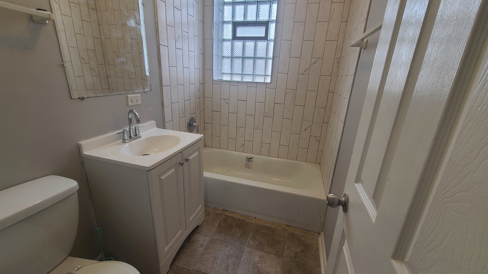 1409 E 69th Place #2, Chicago, IL 60637