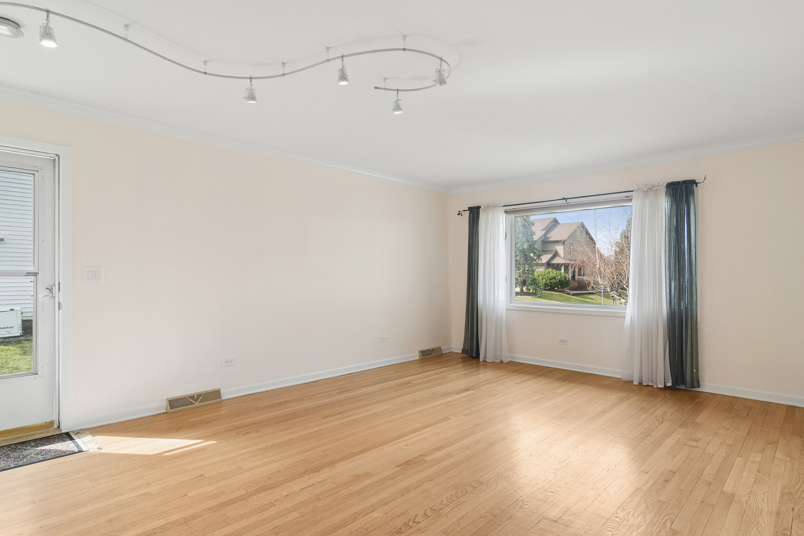 1119 S Pine Avenue, Arlington Heights, IL 60005