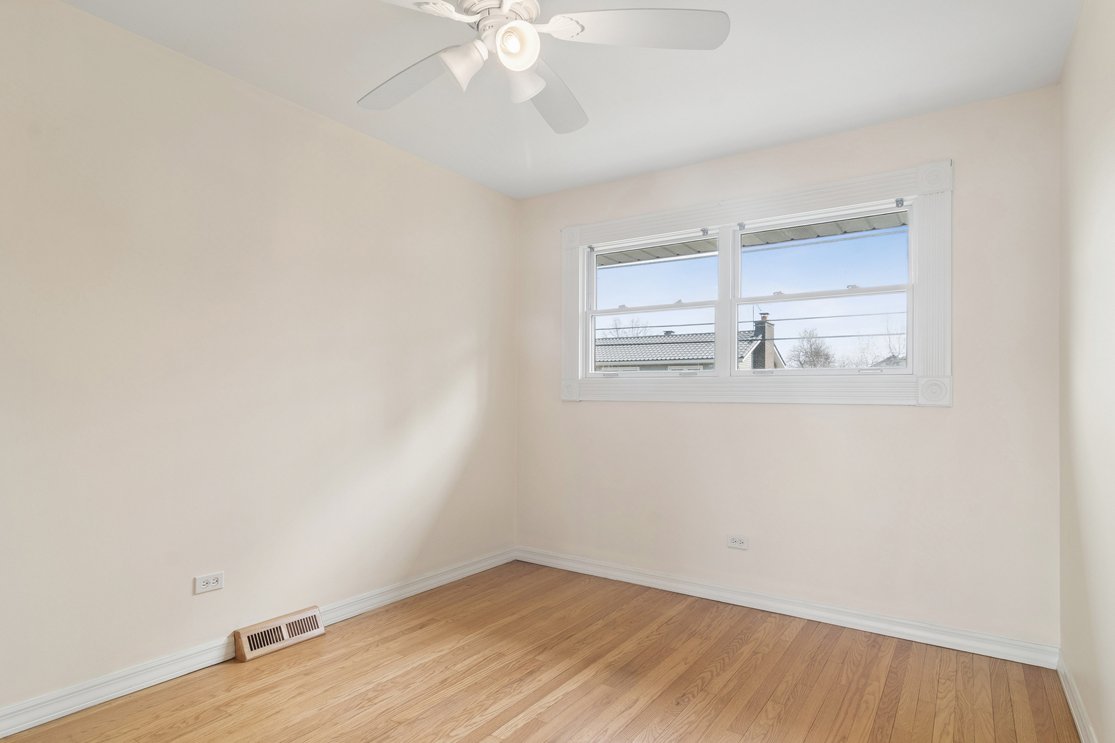 1119 S Pine Avenue, Arlington Heights, IL 60005