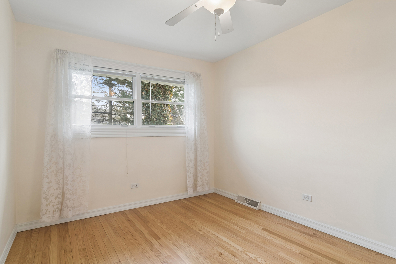 1119 S Pine Avenue, Arlington Heights, IL 60005