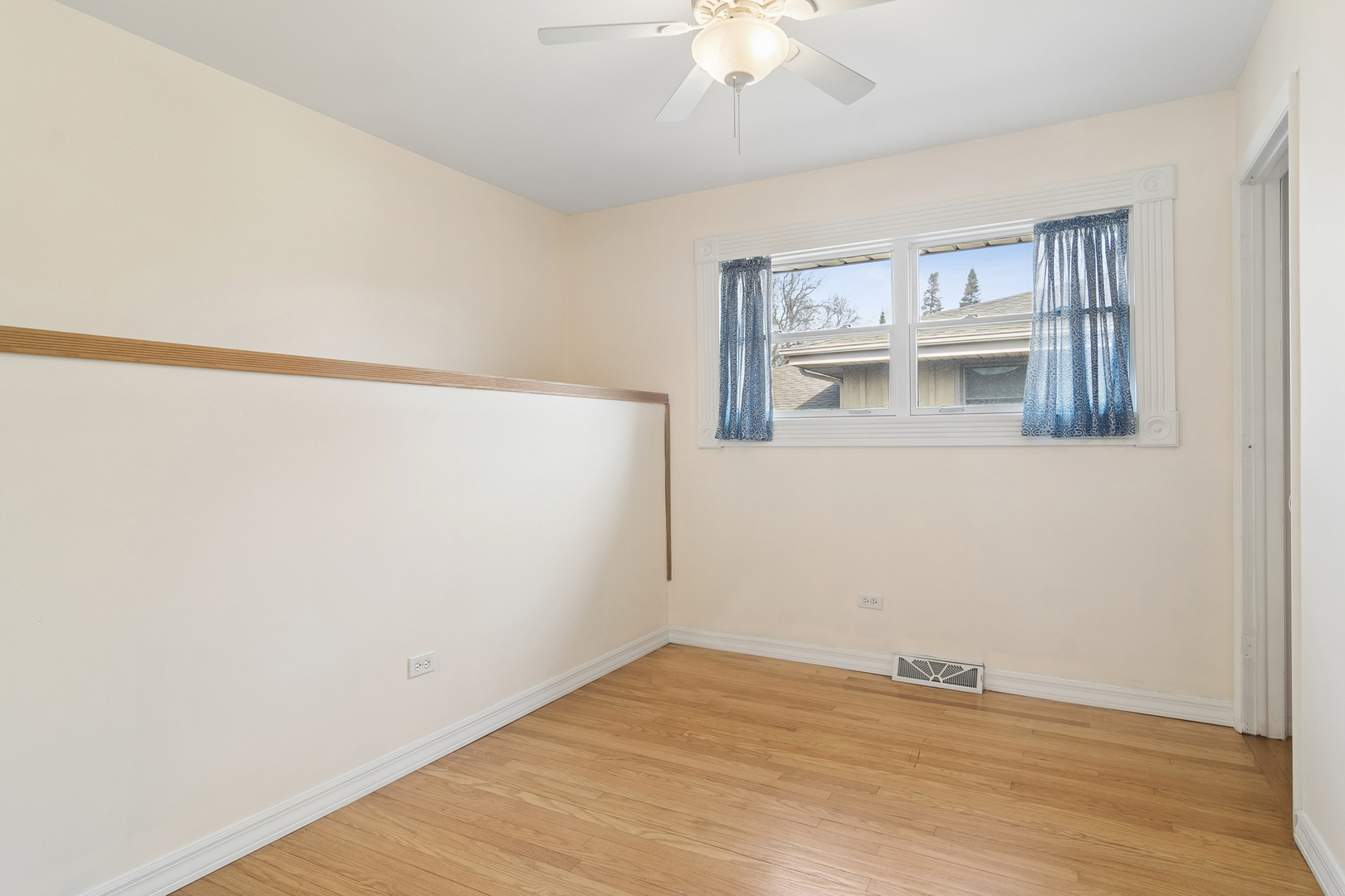 1119 S Pine Avenue, Arlington Heights, IL 60005