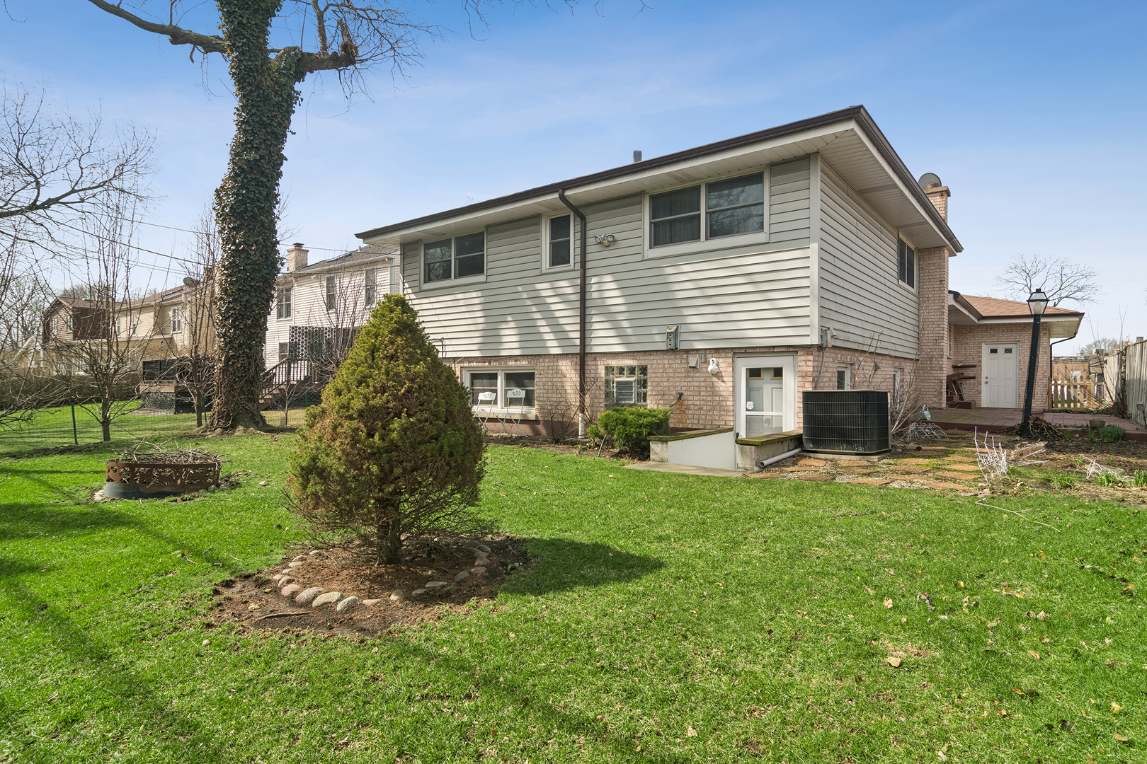 1119 S Pine Avenue, Arlington Heights, IL 60005