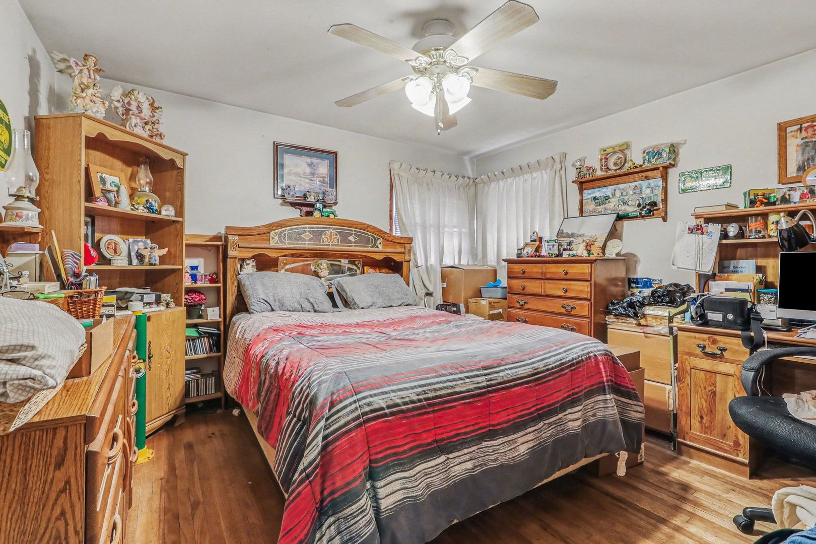 900 Old Indian Trail, Aurora, IL 60506