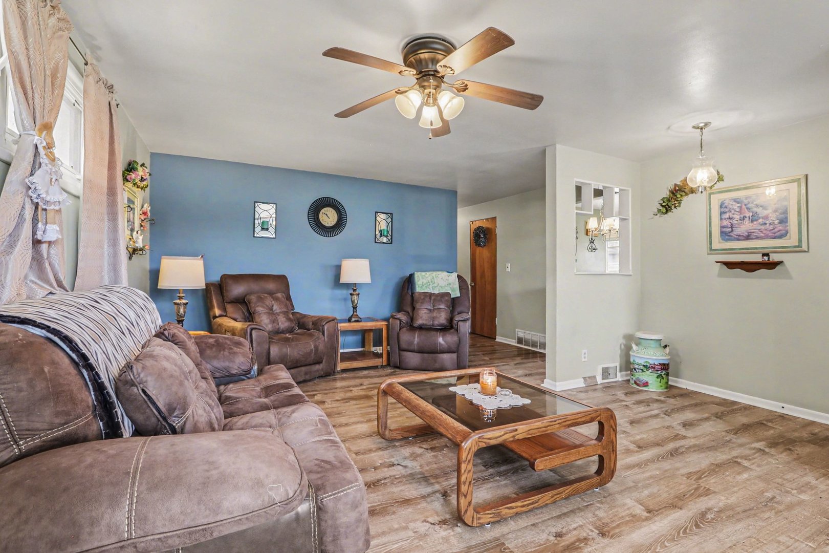 900 Old Indian Trail, Aurora, IL 60506