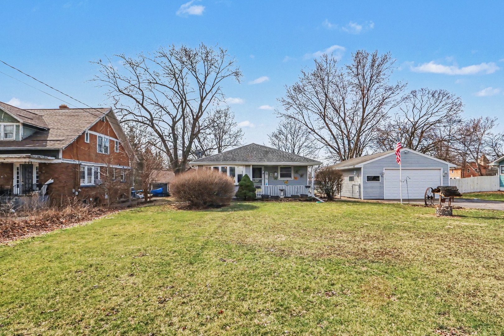 900 Old Indian Trail, Aurora, IL 60506