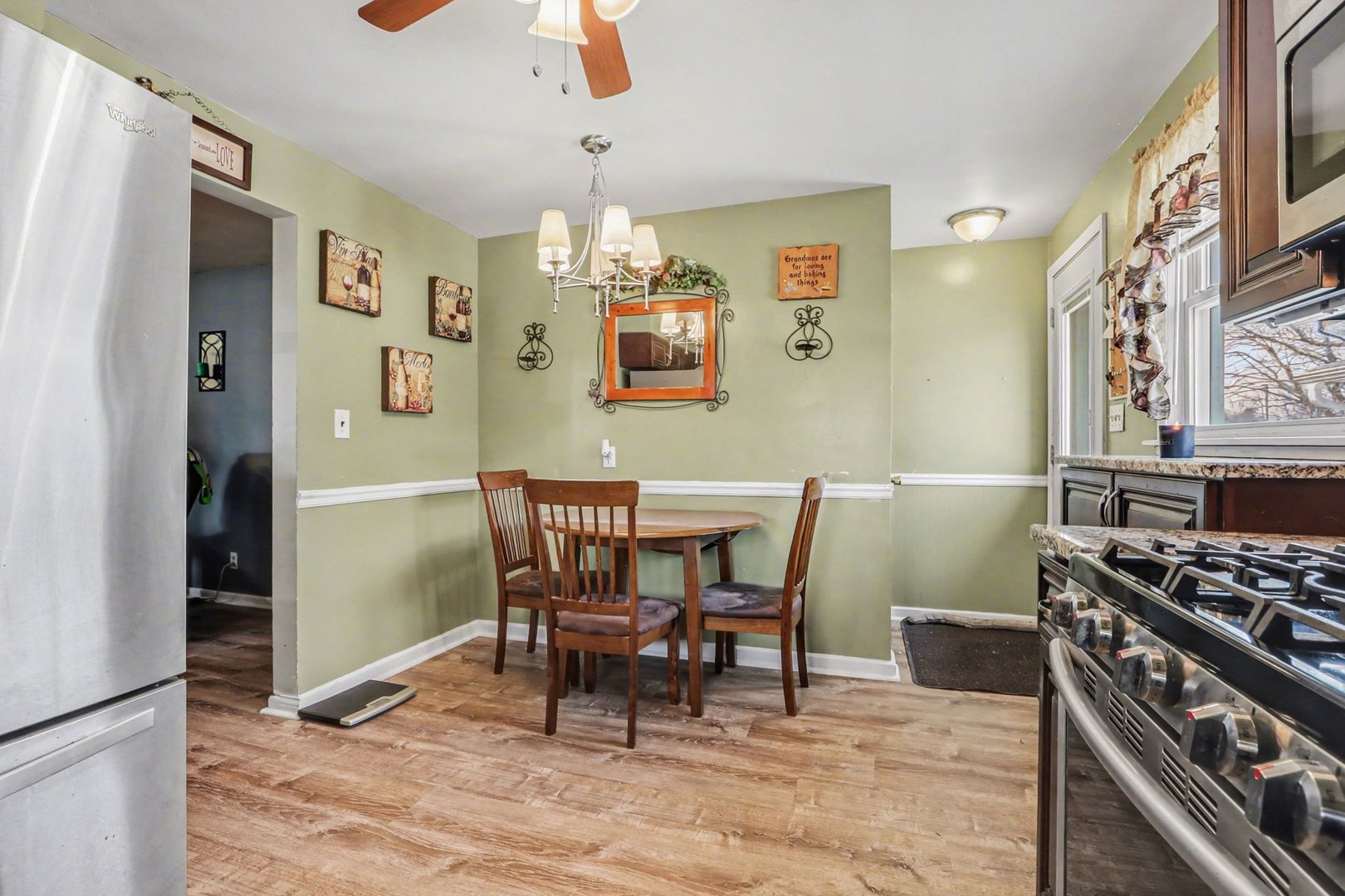 900 Old Indian Trail, Aurora, IL 60506