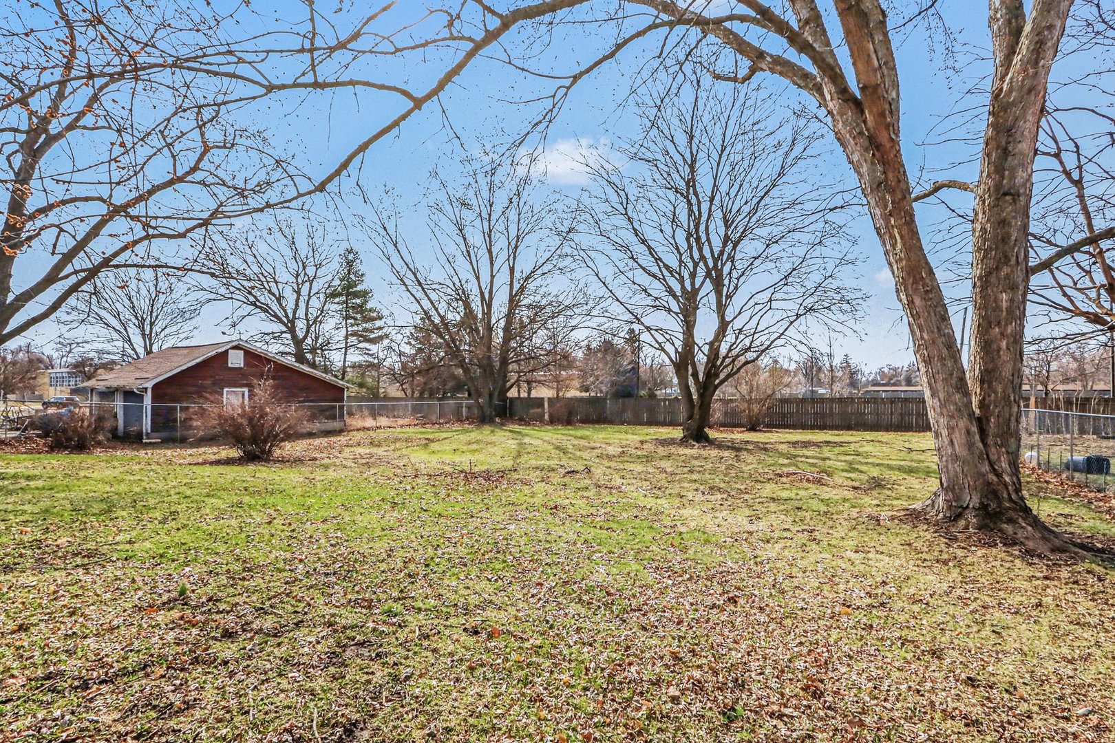 900 Old Indian Trail, Aurora, IL 60506