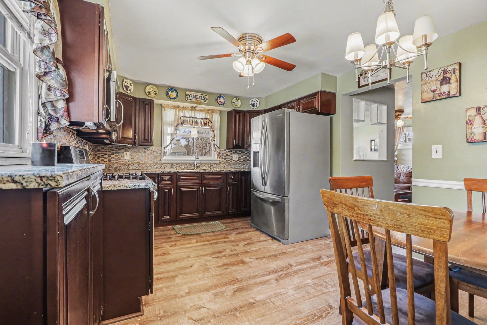 900 Old Indian Trail, Aurora, IL 60506