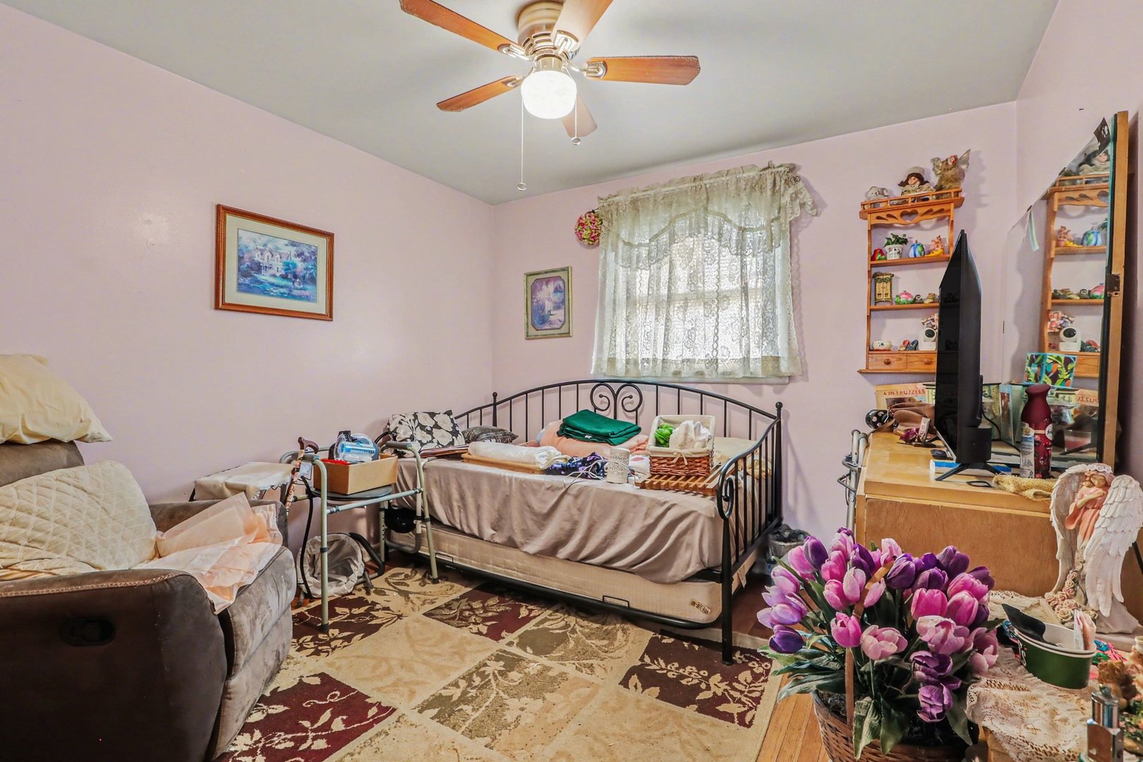 900 Old Indian Trail, Aurora, IL 60506