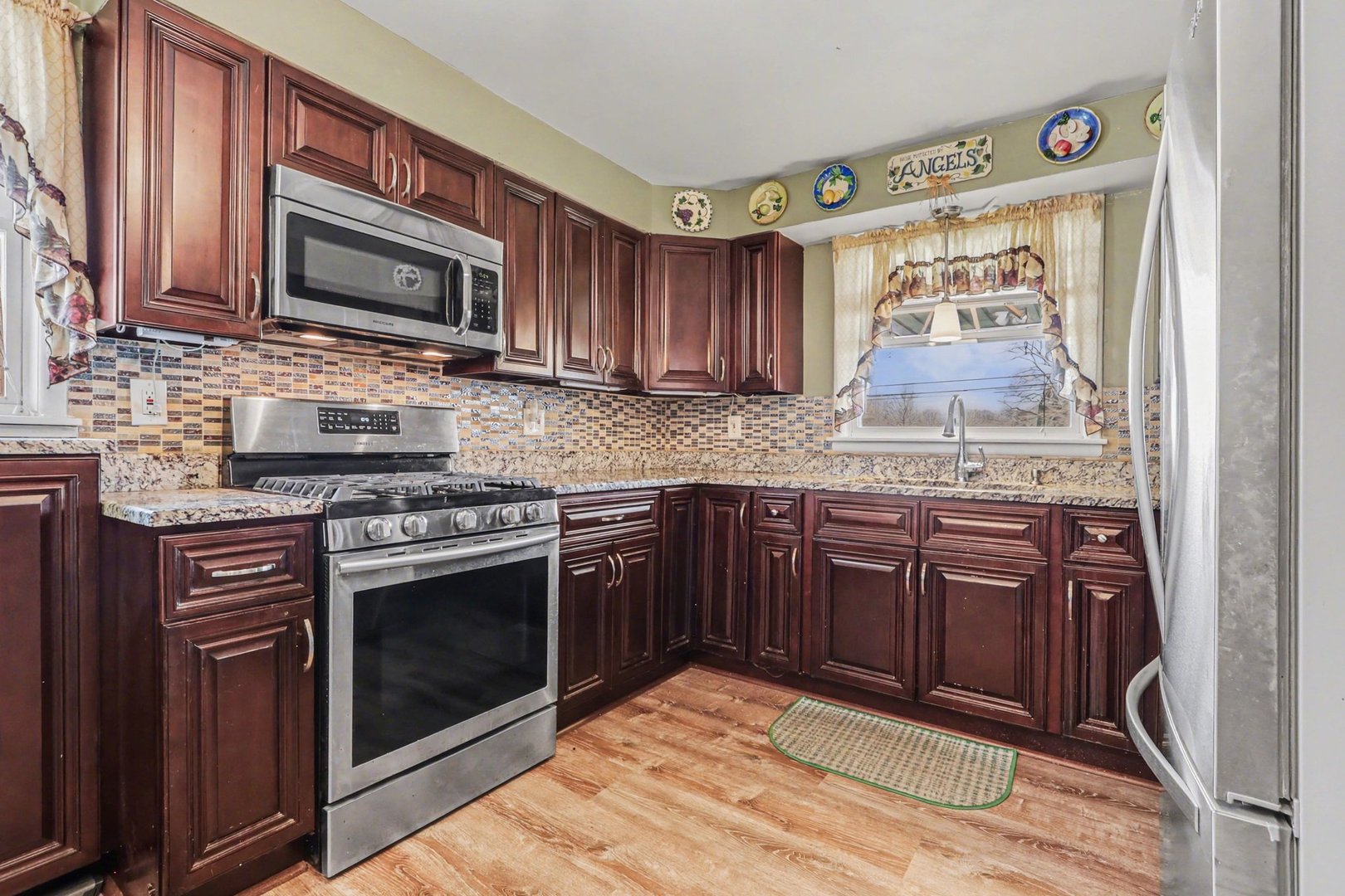 900 Old Indian Trail, Aurora, IL 60506