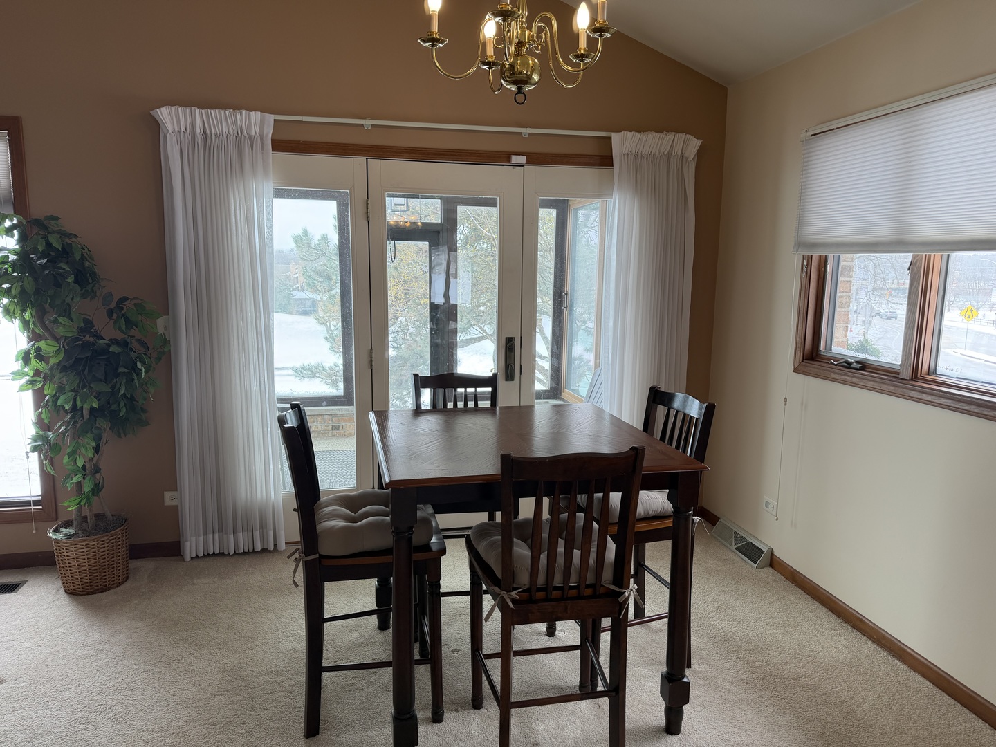 1800 Monterey Court, Hoffman Estates, IL 60169