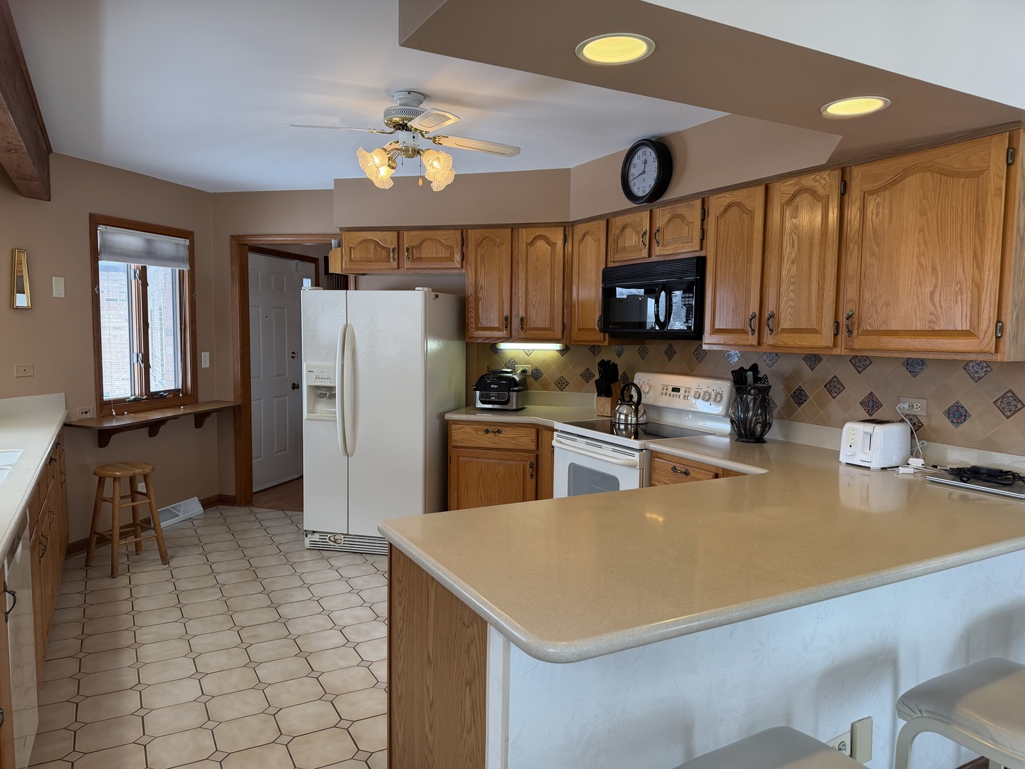 1800 Monterey Court, Hoffman Estates, IL 60169