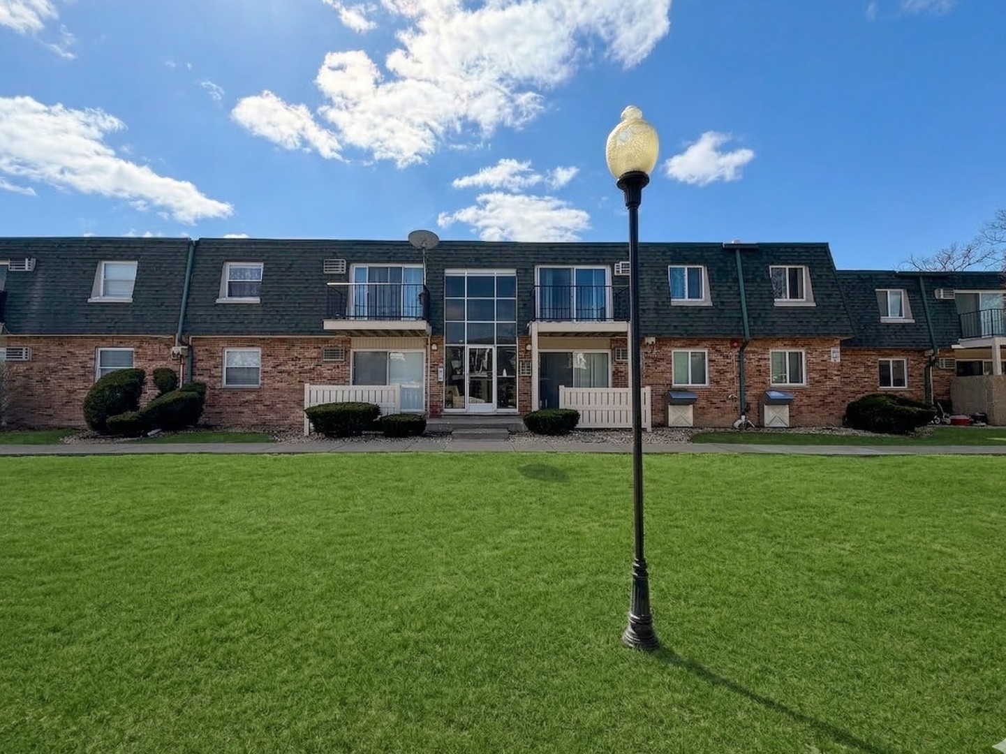 9954 S 84th Terrace #109, Palos Hills, IL 60465