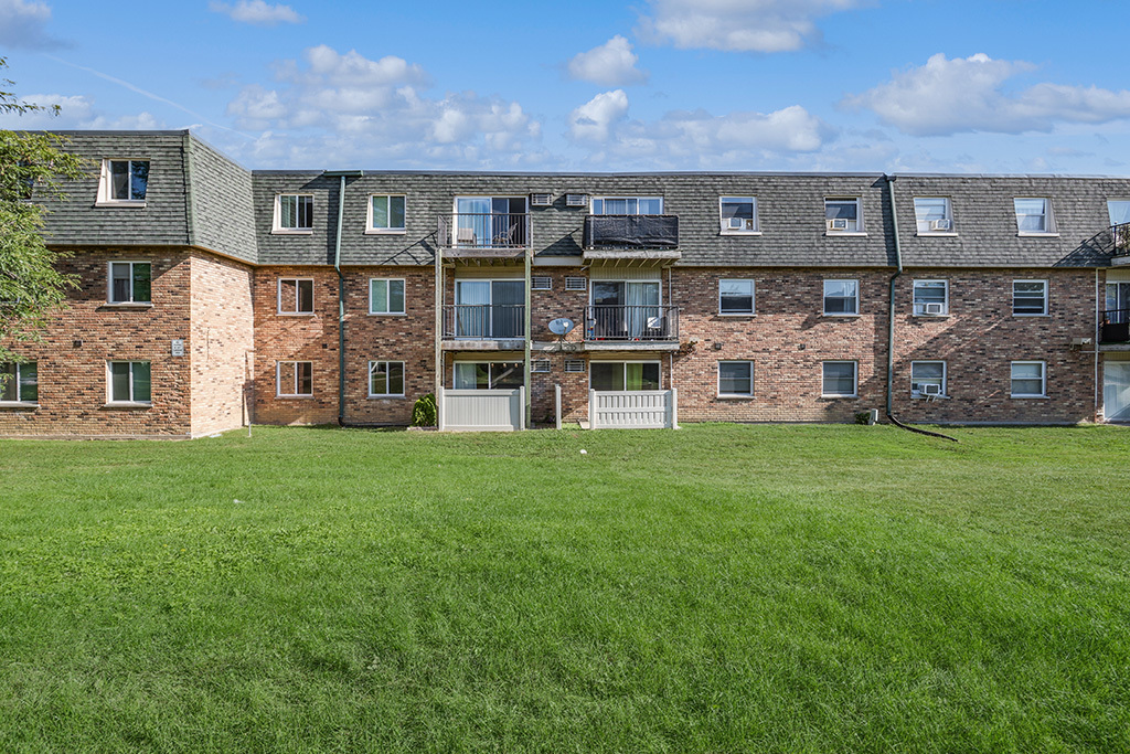 9954 S 84th Terrace #109, Palos Hills, IL 60465