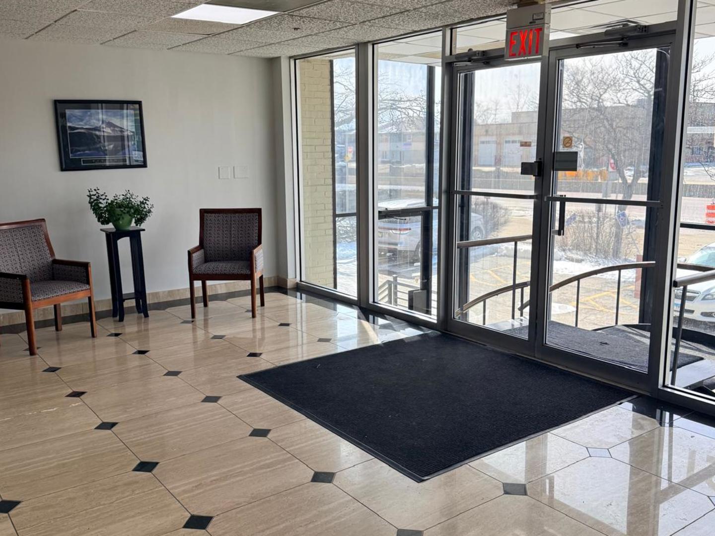 21 N Skokie Highway #204, Lake Bluff, IL 60044