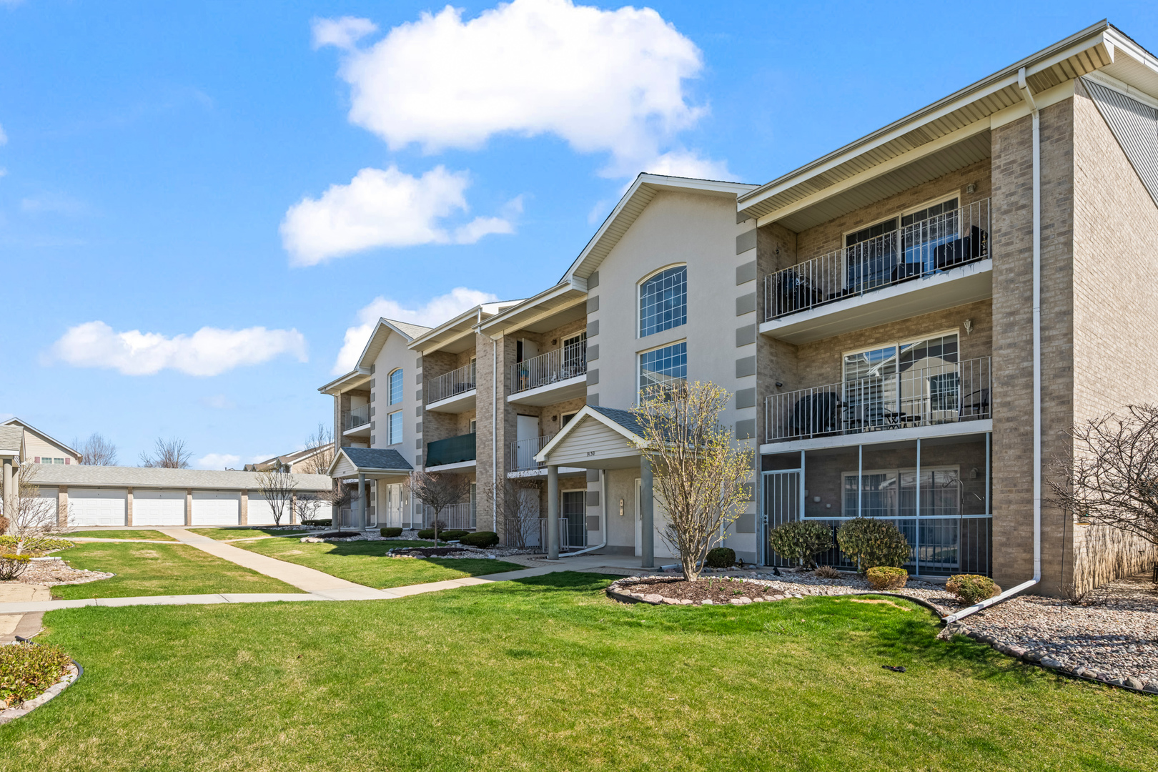 9130 W 95th Street #3B, Hickory Hills, IL 60457