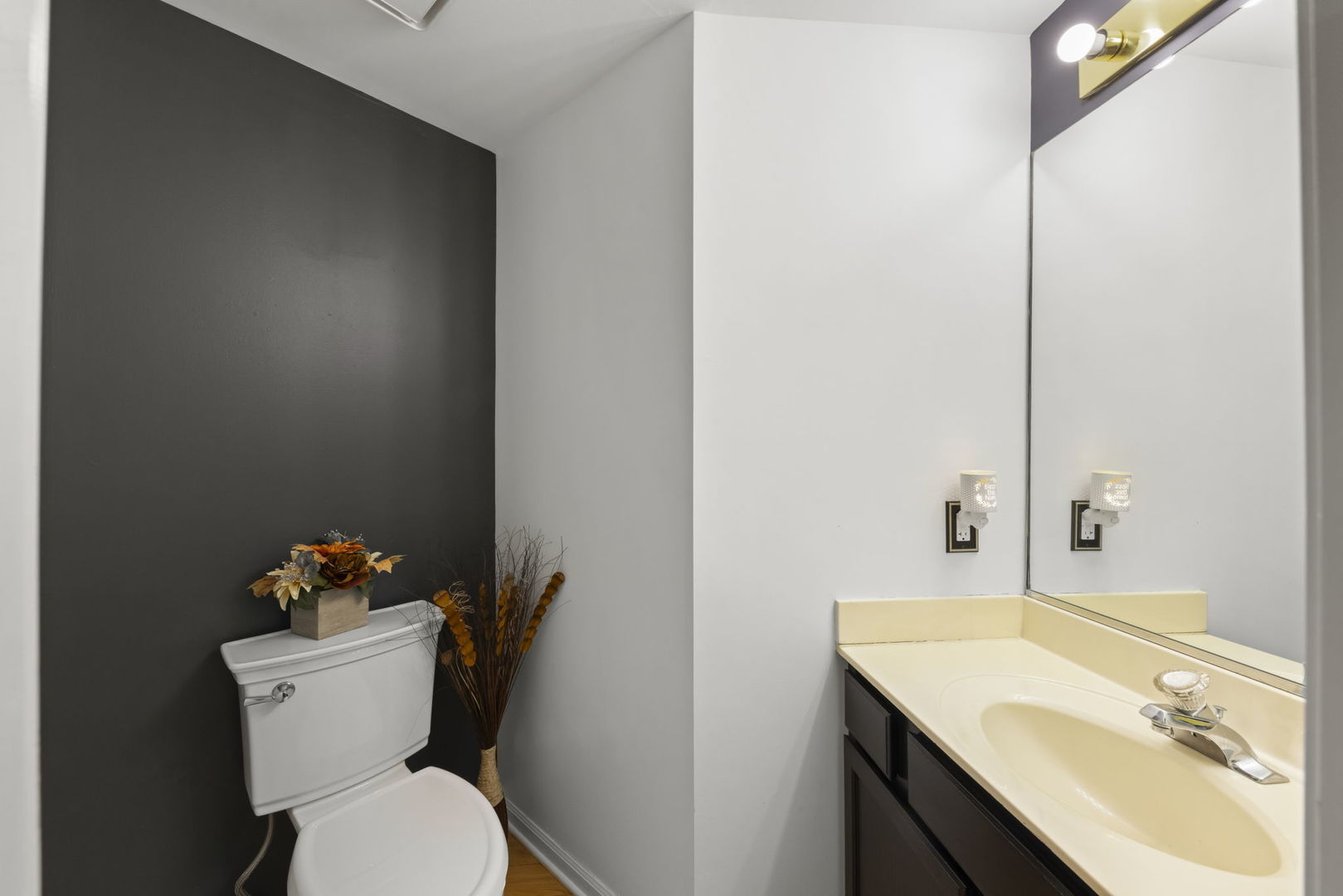 1480 Colorado Avenue, Aurora, IL 60506