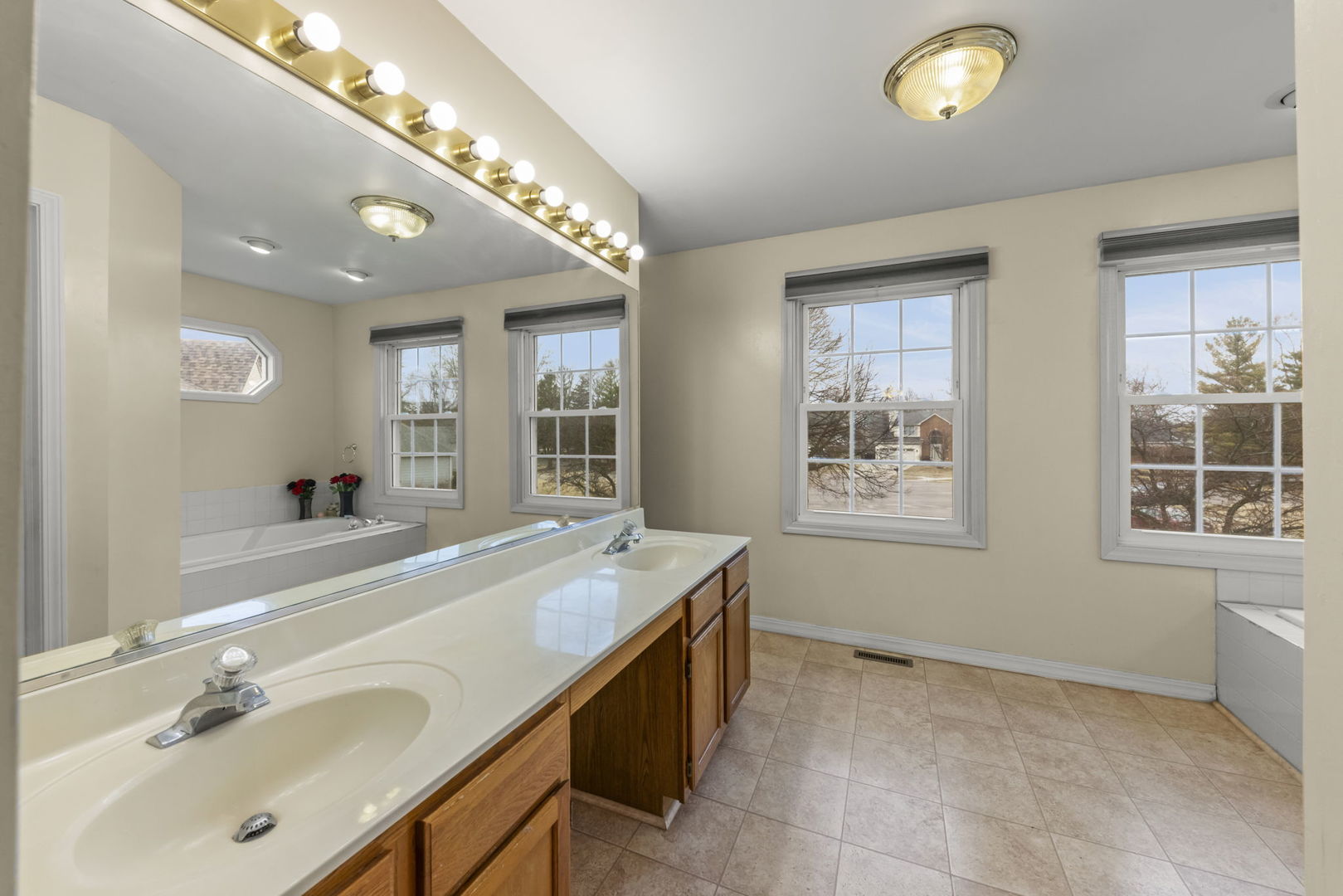 1480 Colorado Avenue, Aurora, IL 60506