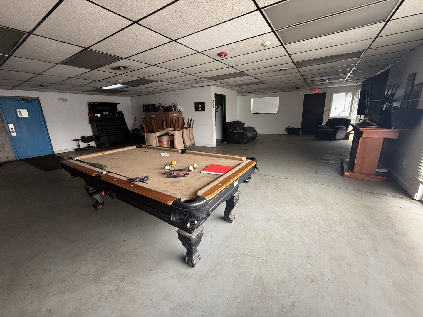 1061 Waveland Avenue, Franklin Park, IL 60131