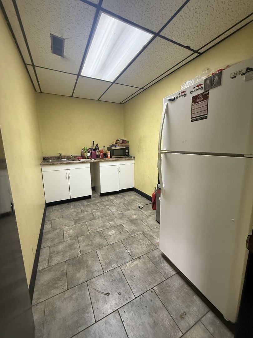 1061 Waveland Avenue, Franklin Park, IL 60131