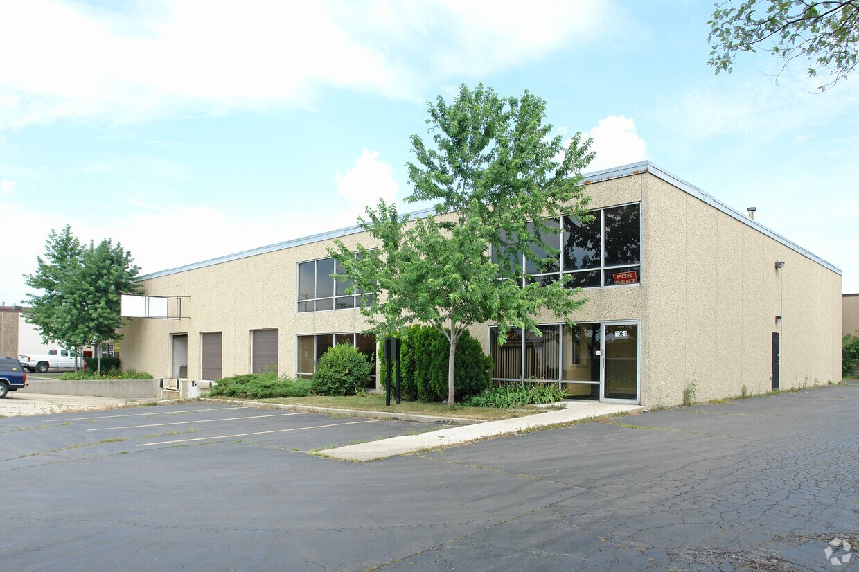 1061 Waveland Avenue, Franklin Park, IL 60131