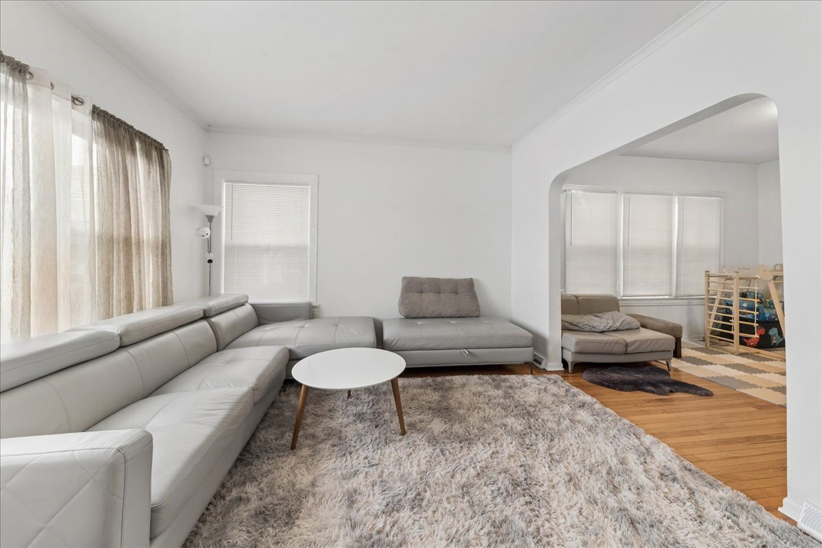 5338 N Kedzie Avenue, Chicago, IL 60625