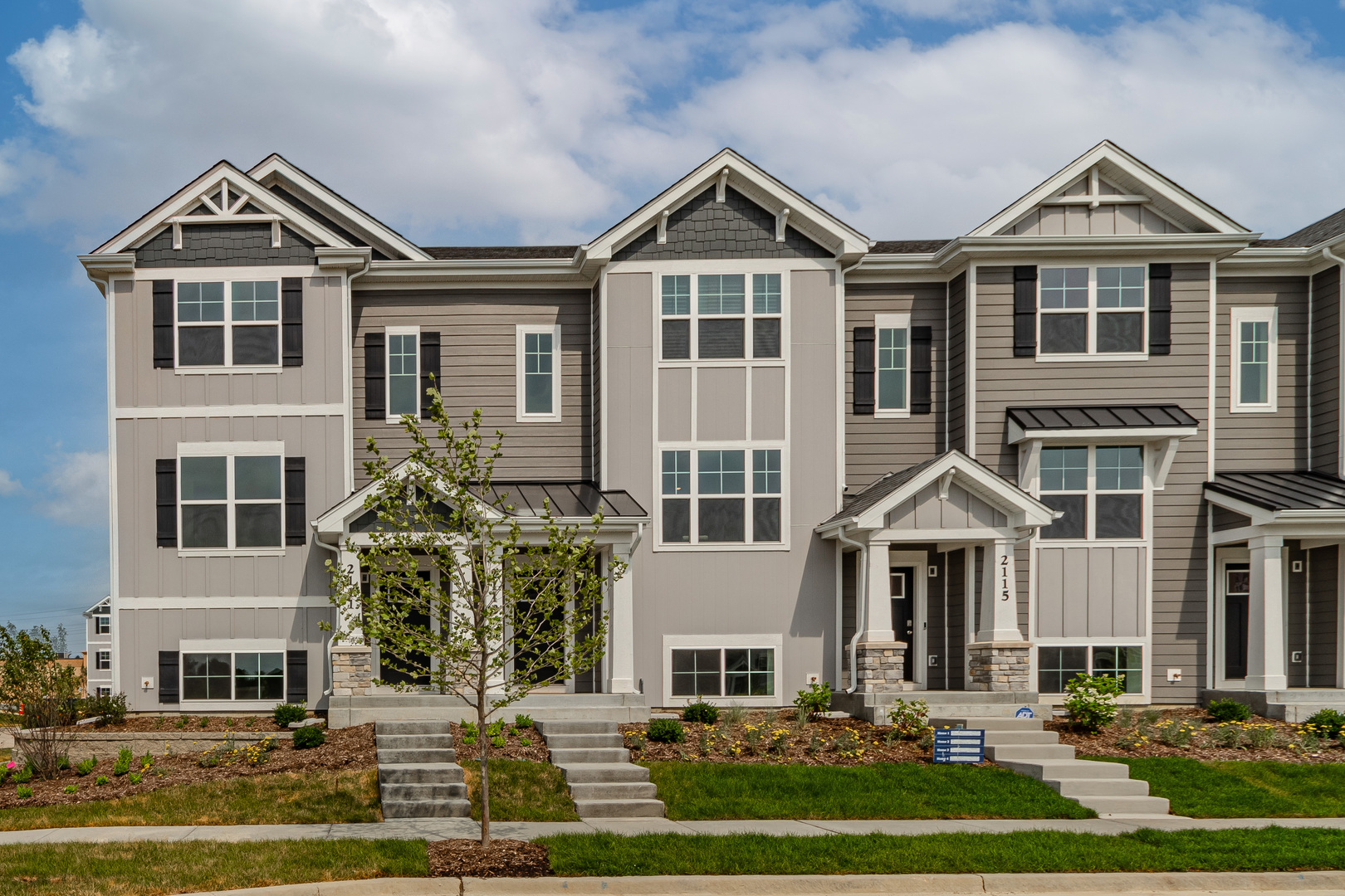 2111 Yellowstone Boulevard #2111, Mundelein, IL 60060