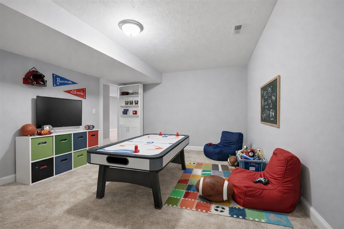 801 Wartburg Drive, Bloomington, IL 61704