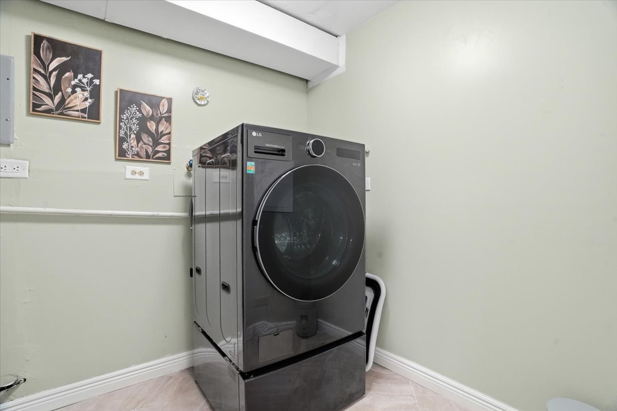 394 Northgate Road, Lindenhurst, IL 60046