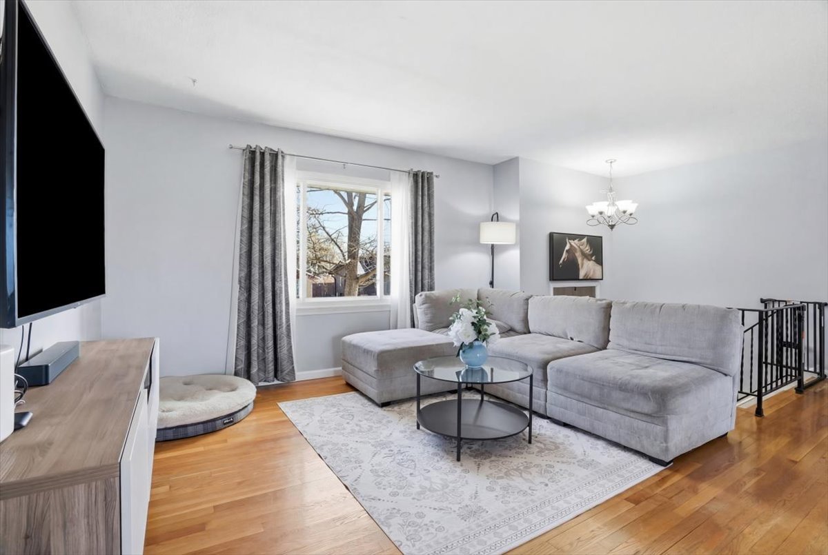 394 Northgate Road, Lindenhurst, IL 60046