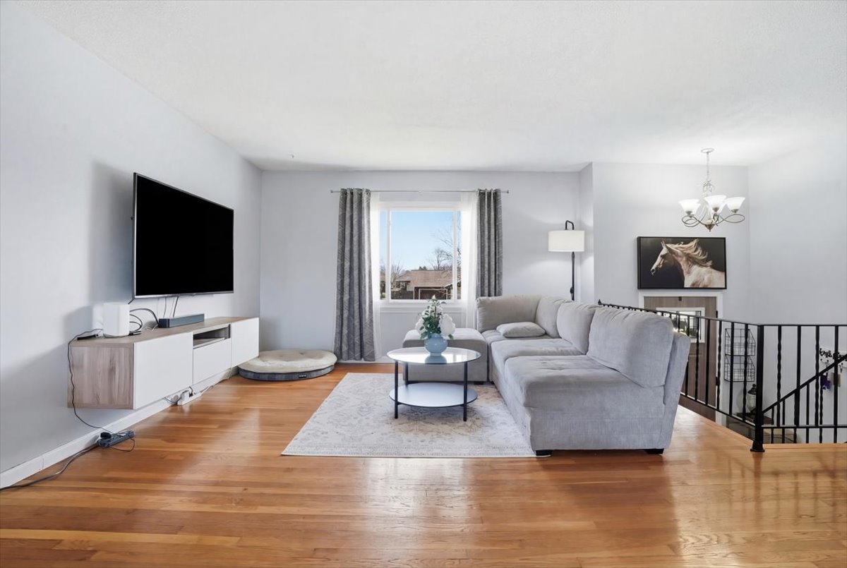 394 Northgate Road, Lindenhurst, IL 60046