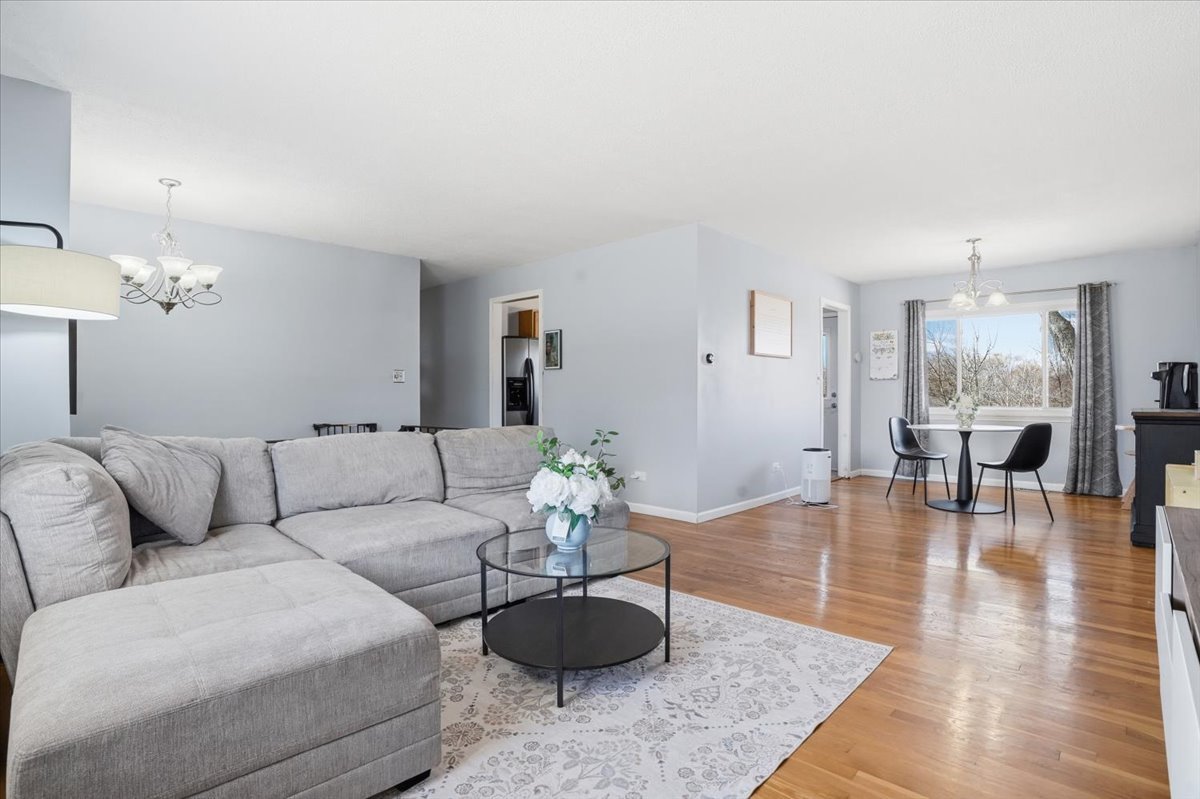 394 Northgate Road, Lindenhurst, IL 60046