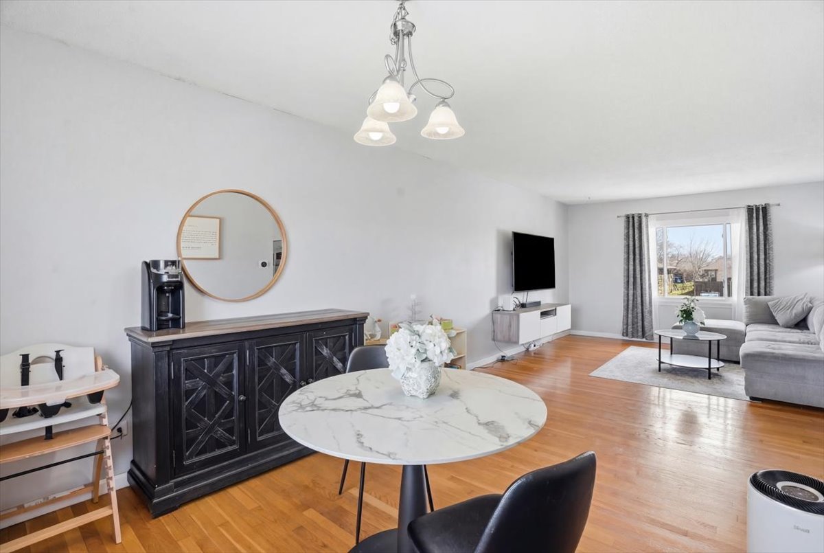 394 Northgate Road, Lindenhurst, IL 60046