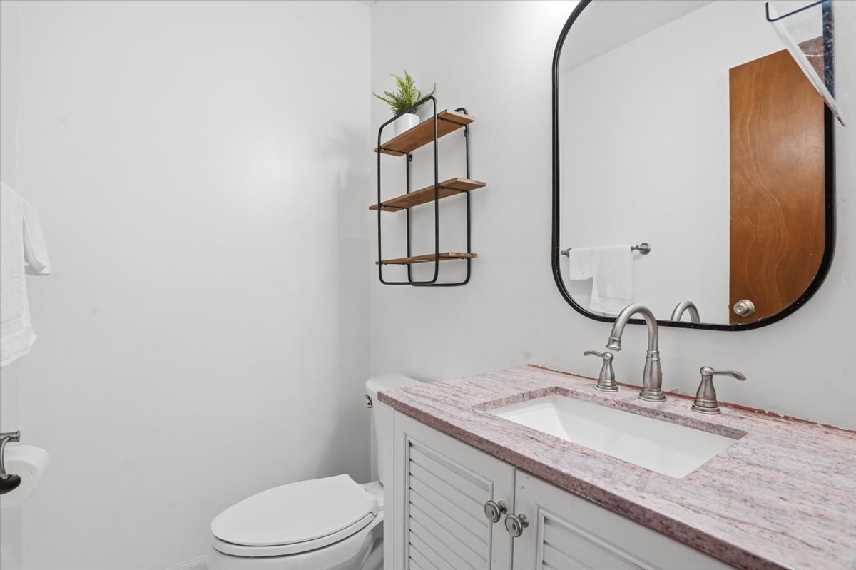 394 Northgate Road, Lindenhurst, IL 60046