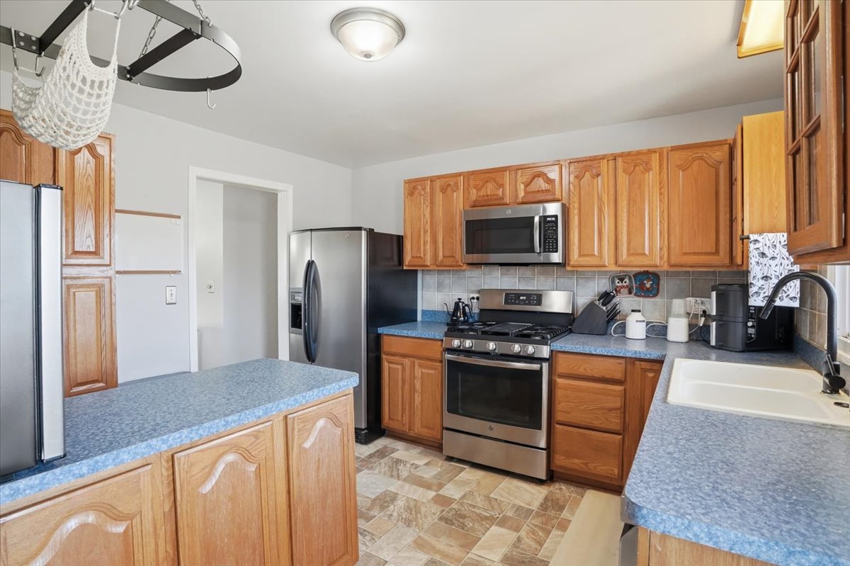 394 Northgate Road, Lindenhurst, IL 60046