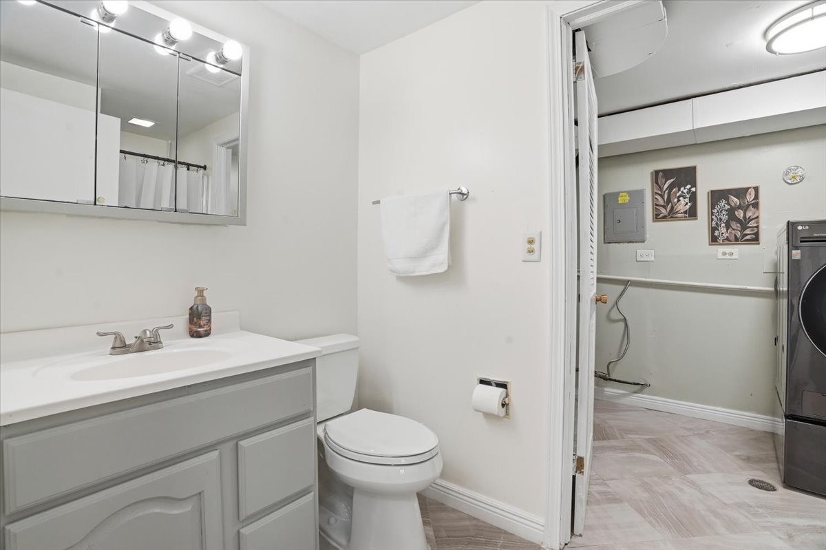 394 Northgate Road, Lindenhurst, IL 60046