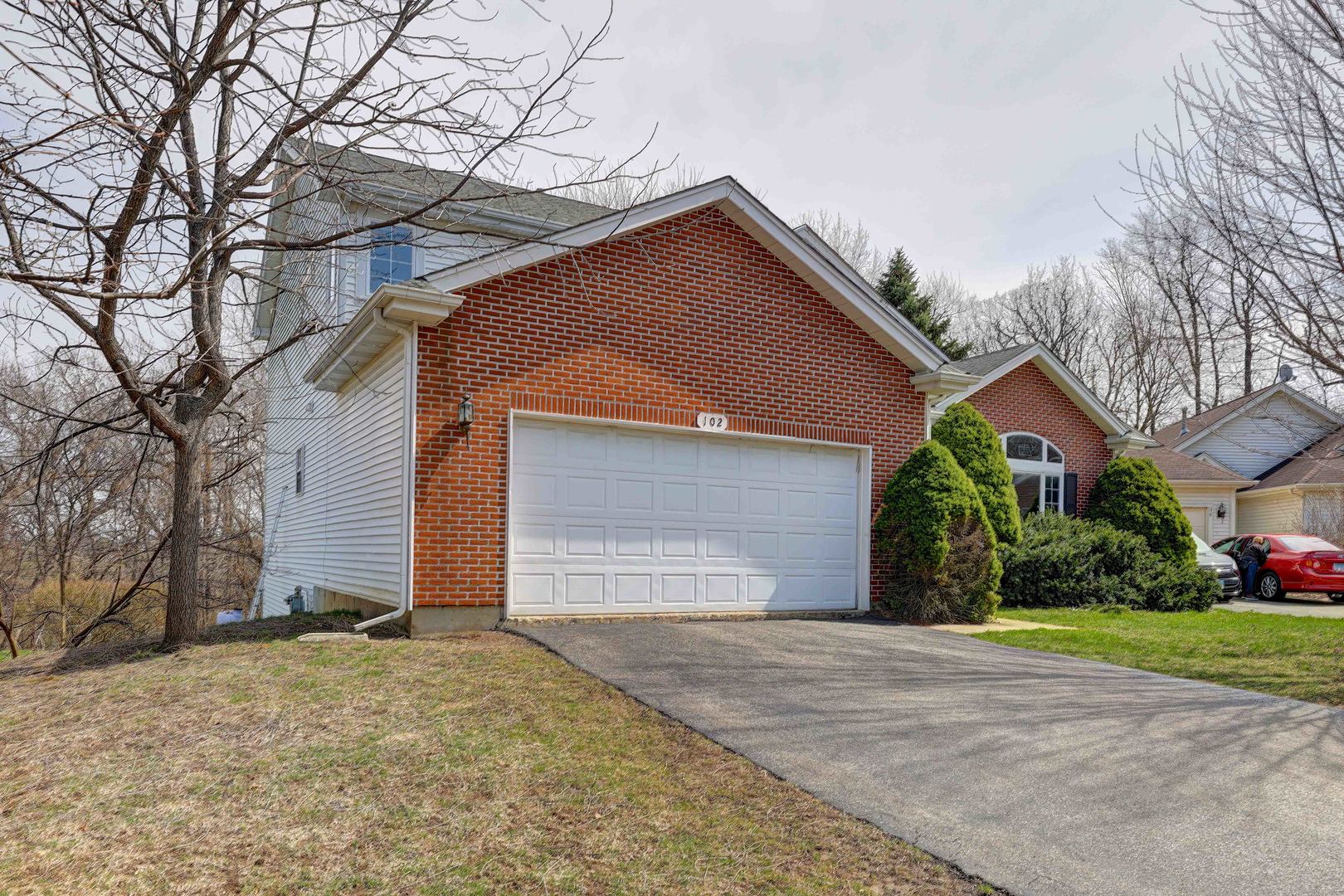 102 N Crooked Lake Lane, Lindenhurst, IL 60046