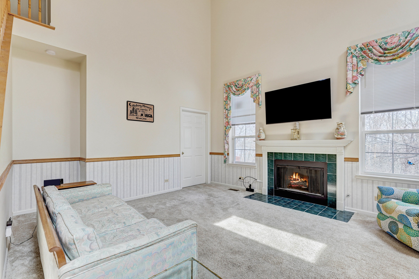 102 N Crooked Lake Lane, Lindenhurst, IL 60046