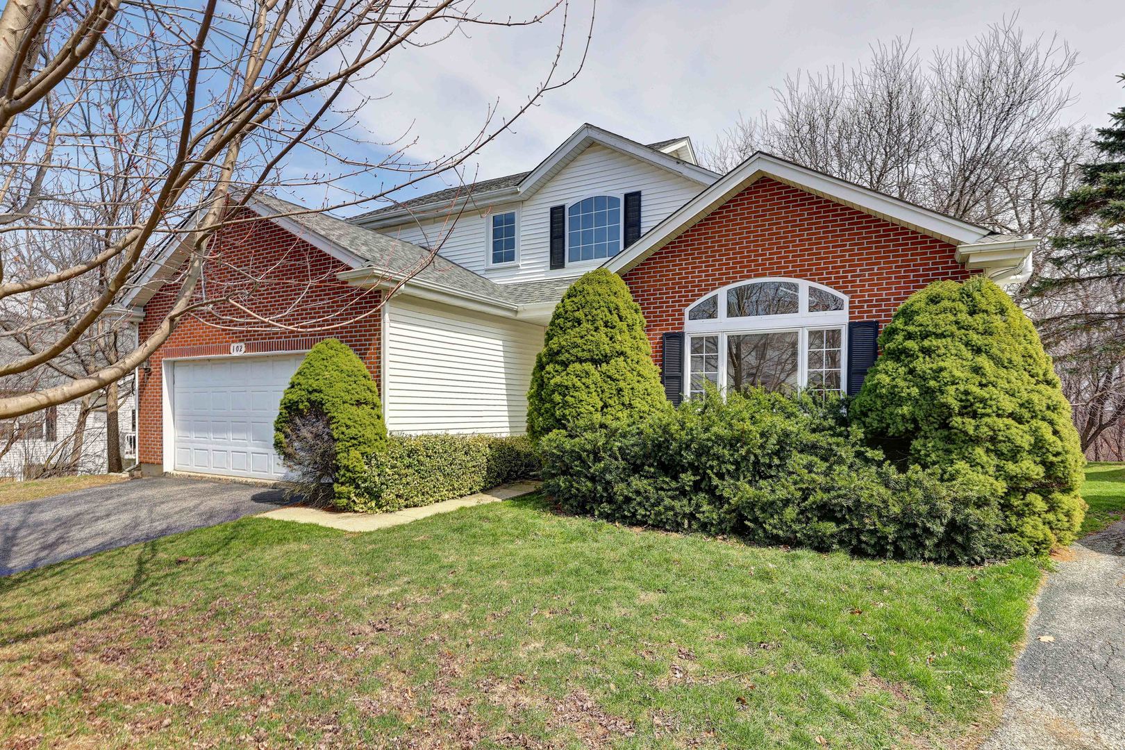 102 N Crooked Lake Lane, Lindenhurst, IL 60046