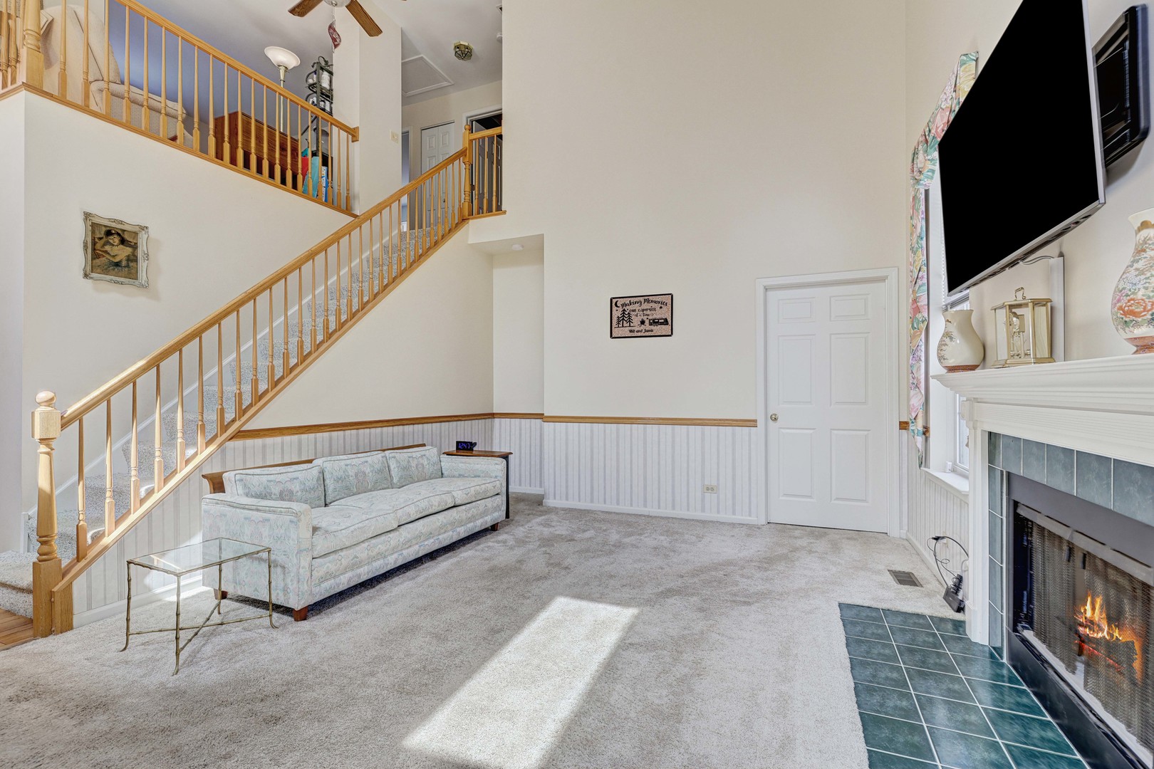 102 N Crooked Lake Lane, Lindenhurst, IL 60046