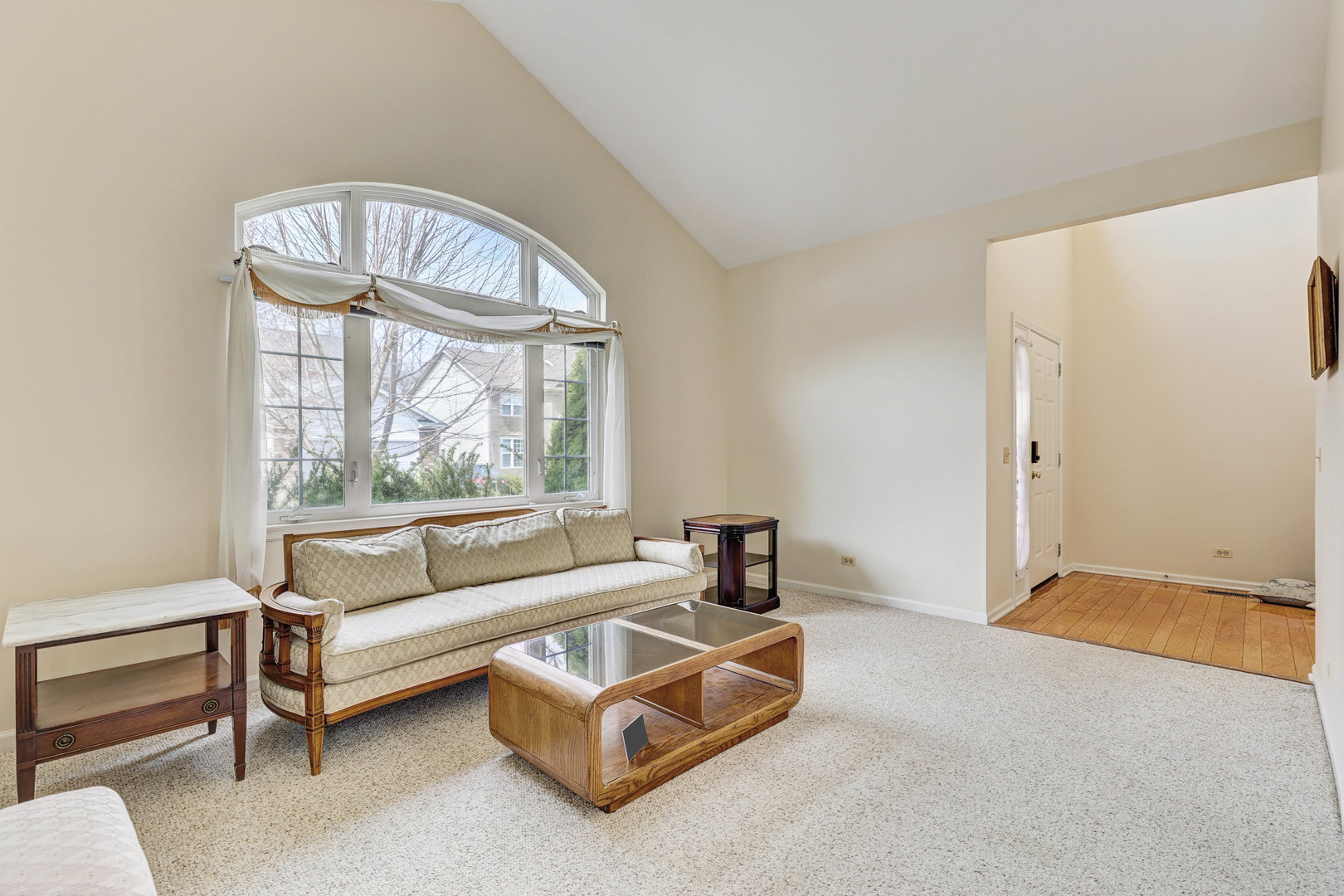 102 N Crooked Lake Lane, Lindenhurst, IL 60046