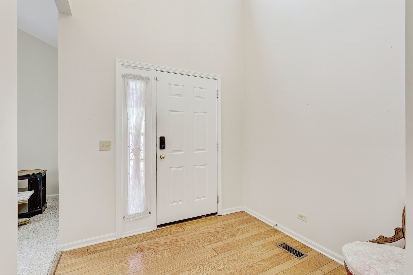 102 N Crooked Lake Lane, Lindenhurst, IL 60046