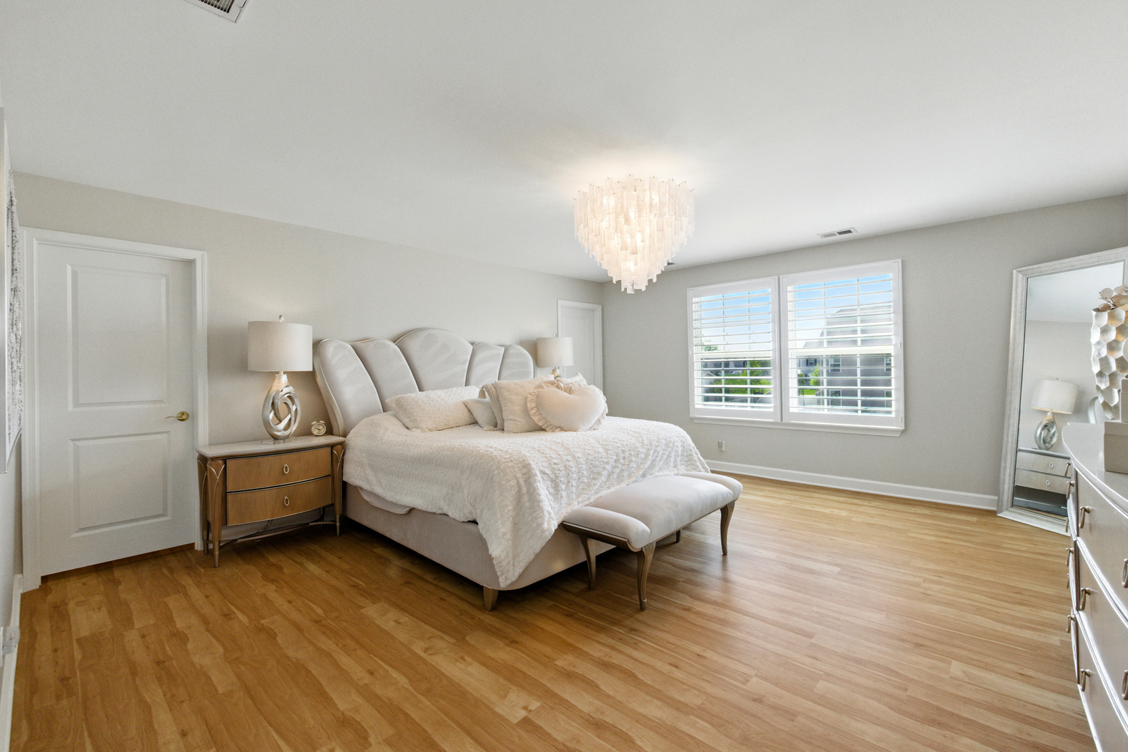 918 Glacial Falls Drive, Gilberts, IL 60136